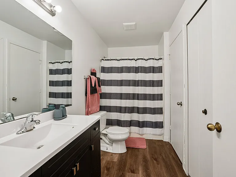 Functional bathrooms feature quality sinks and full showers for everyday comfort, professionally operated by Highlands Vista Group.