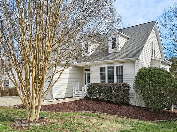 2nd image of 104 Hillspring Ln