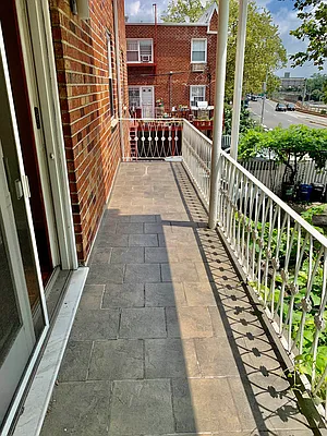 Rented by Halvatzis Realty | media 15