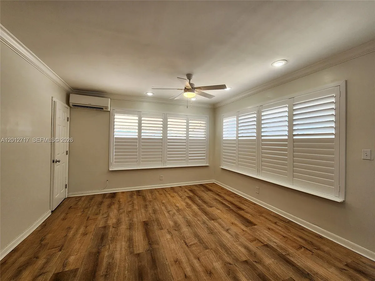 Photo 2 of 10 - 320 New York St #1W - Hollywood, FL Building Photo - 320 New York St #1W