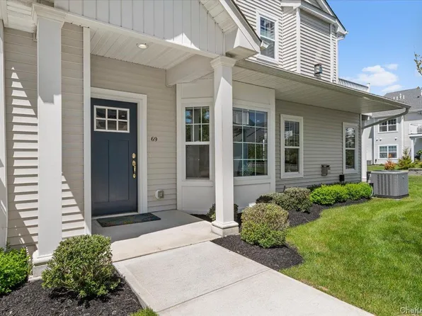 69 Avery Drive S, Center Moriches, NY 11934