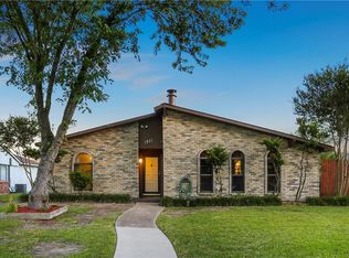 1821 W Sandra Ln, Grand Prairie, TX 75052