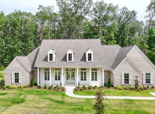 913 Brookhollow Ct, Flowood, MS