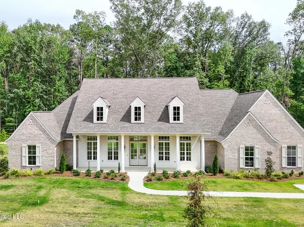 913 Brookhollow Ct, Flowood, MS 39232