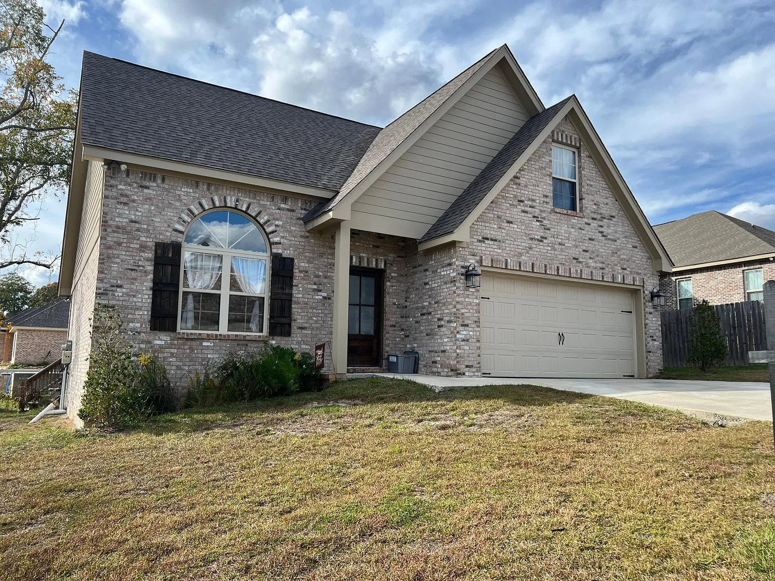 3 bed, 2.5 bath, 1800 sqft, $1,950 — Photo 2