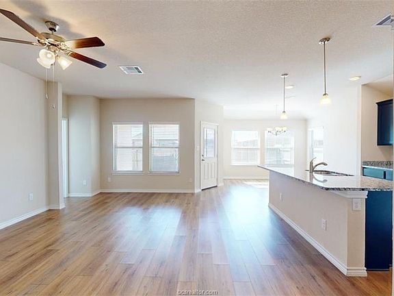 3rd image of 5219 Montague Loop