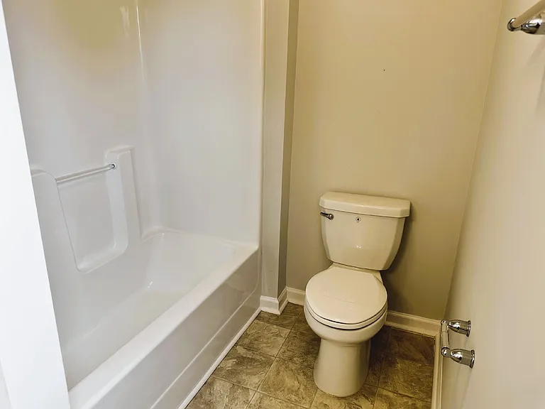 240 Melbourne Dr — Photo 17