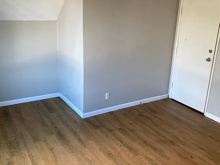 100 Commercial Ave — Photo 5