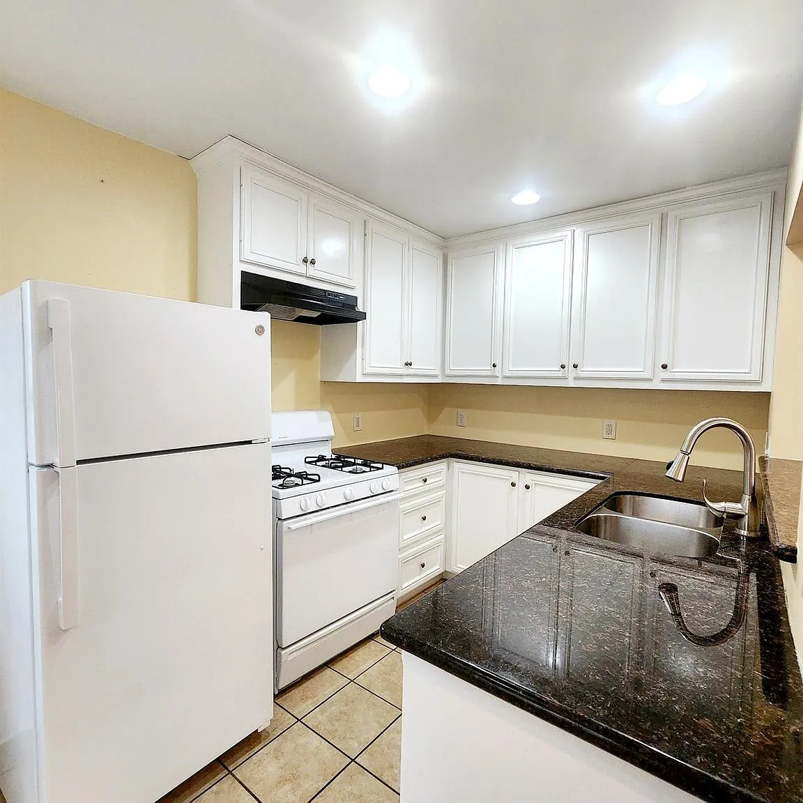 1 bed, 1.0 bath, 720 sqft, $1,200 — Photo 3