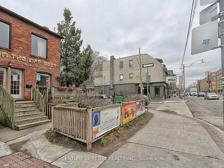 1117 Queen St E #LOWER — Photo 13