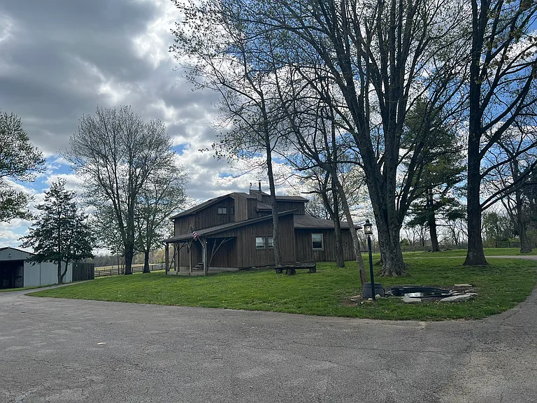 515 Paddock Ln — Photo 3