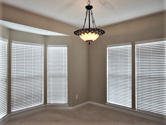 5th image of 2429 Featherston Ct