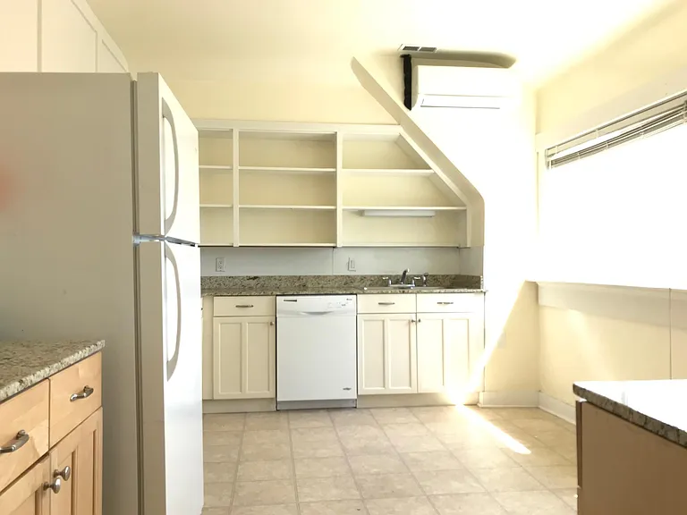 1300 E Atkin Ave #UPSTAIRS — Photo 4