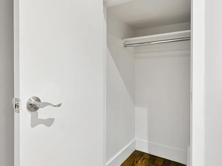 339 W 19th St #1F — Photo 9