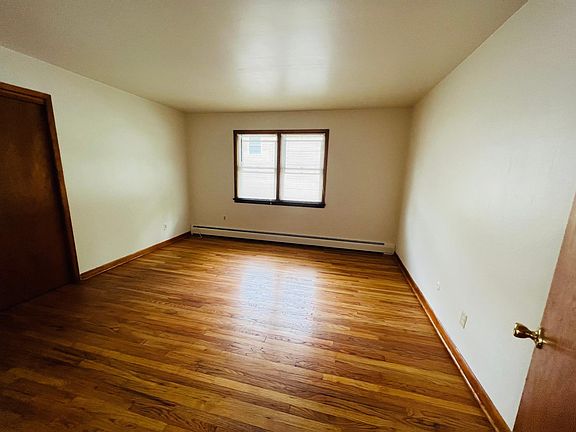 4th image of 144 Outwater Ln #2