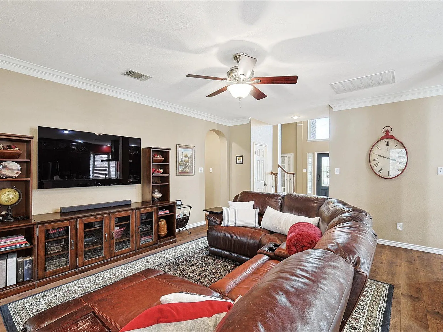 4 bed, 3.5 bath, 2884 sqft, $10,500 — Photo 2