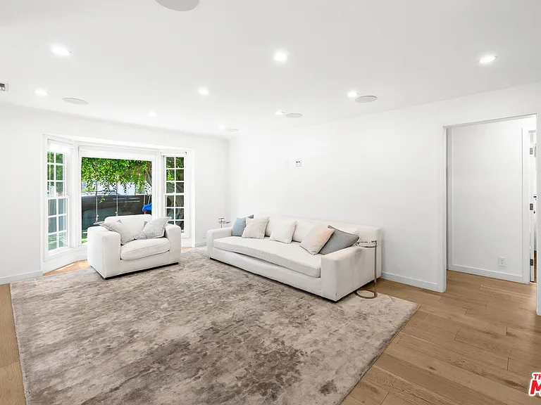 9007 David Ave — Photo 3
