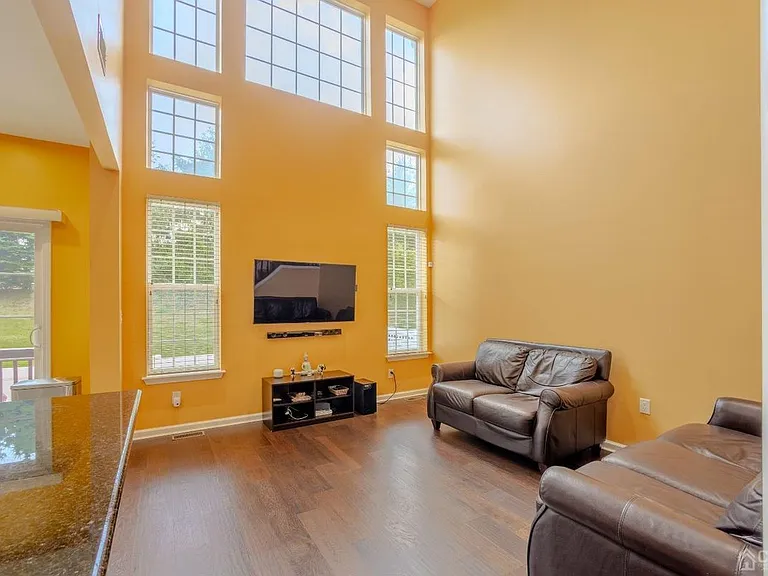 2474 N Canterbury Ln — Photo 13