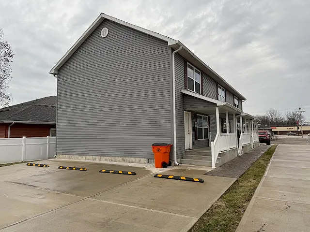 915 N Riverside Dr #1 — Photo 16
