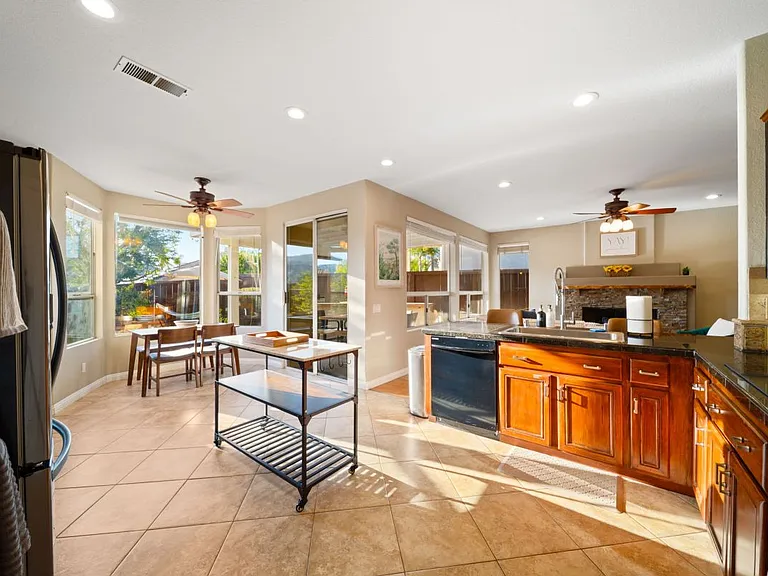 18106 Chieftain Ct — Photo 11