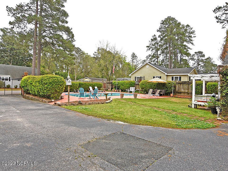 204 E College Street, Whiteville, NC 28472 Zillow