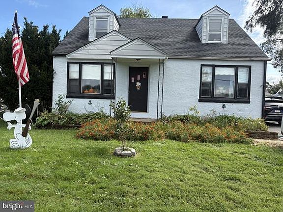 2nd image of 833 S Cedar Rd