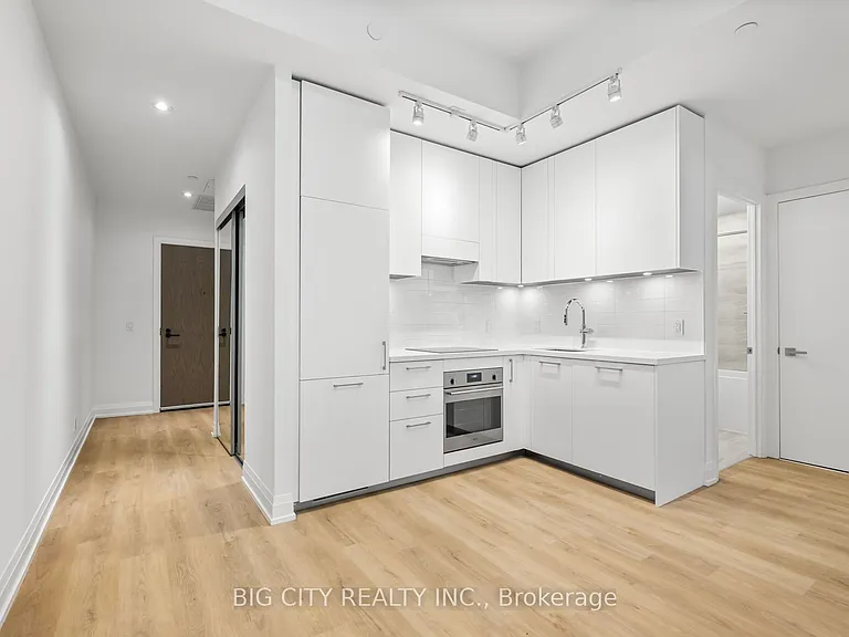 36 Brentcliffe Rd #201 — Photo 8