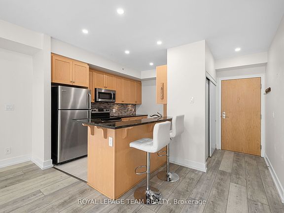 5th image of 390 Booth St #102