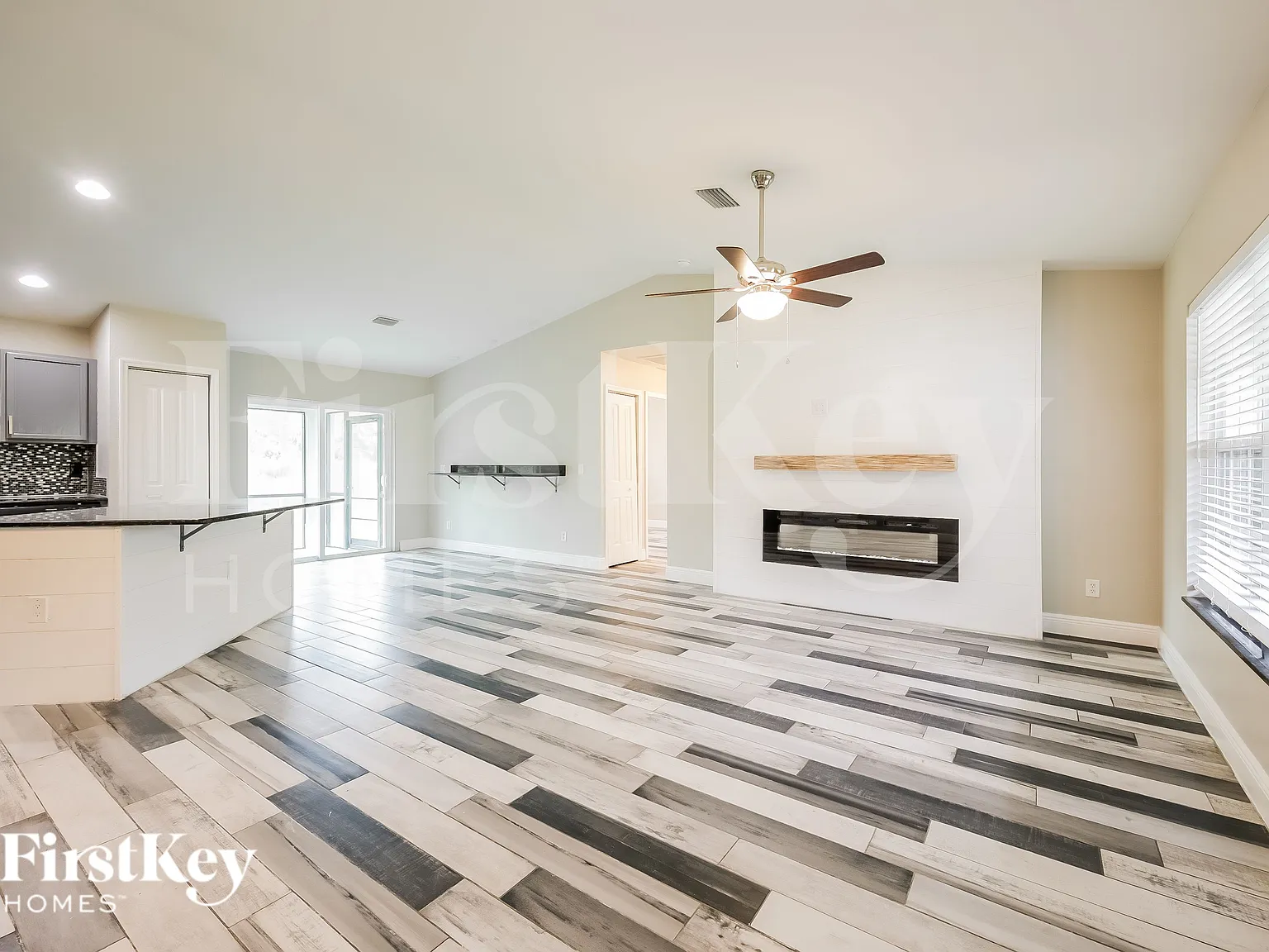3 bed, 2.0 bath, 1444 sqft, $2,105 — Photo 3