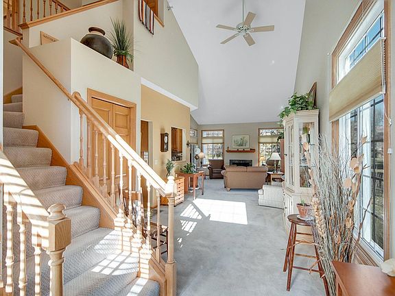 5th image of 2530 Claremont Dr
