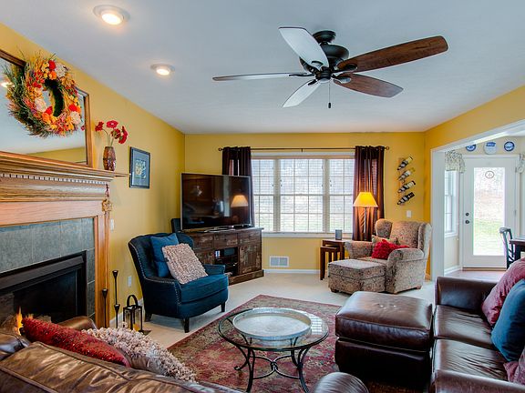 5th image of 988 Kensington Ct