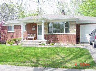 20613 Cedar St, Saint Clair Shores, MI 48081