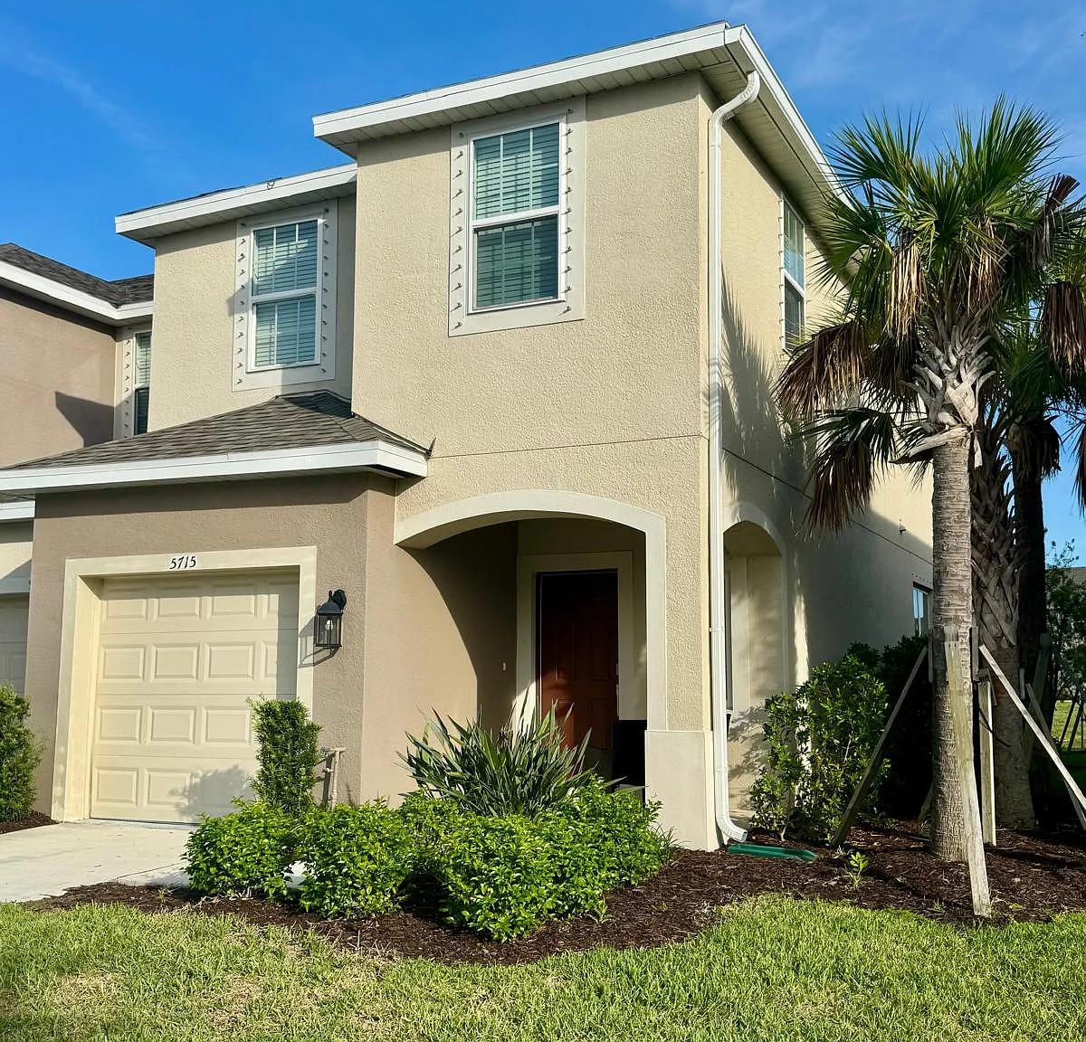 3 bed, 2.5 bath, 1350 sqft, $2,100 — Photo 1