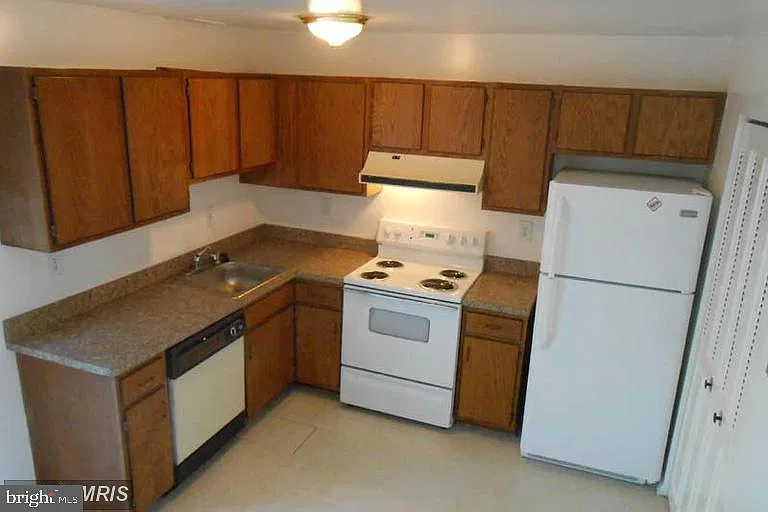 3 bed, 2.0 bath, 1497 sqft, $2,595 — Photo 4
