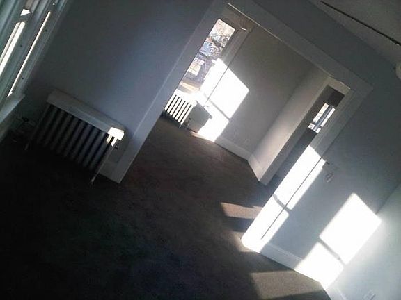 Dining into living rm.