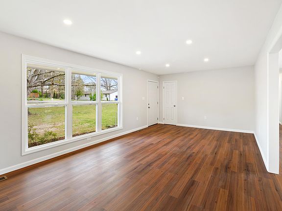 3rd image of 1105 Clingan Ridge Dr NW