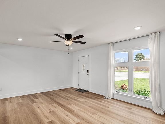 2nd image of 906 SE G St