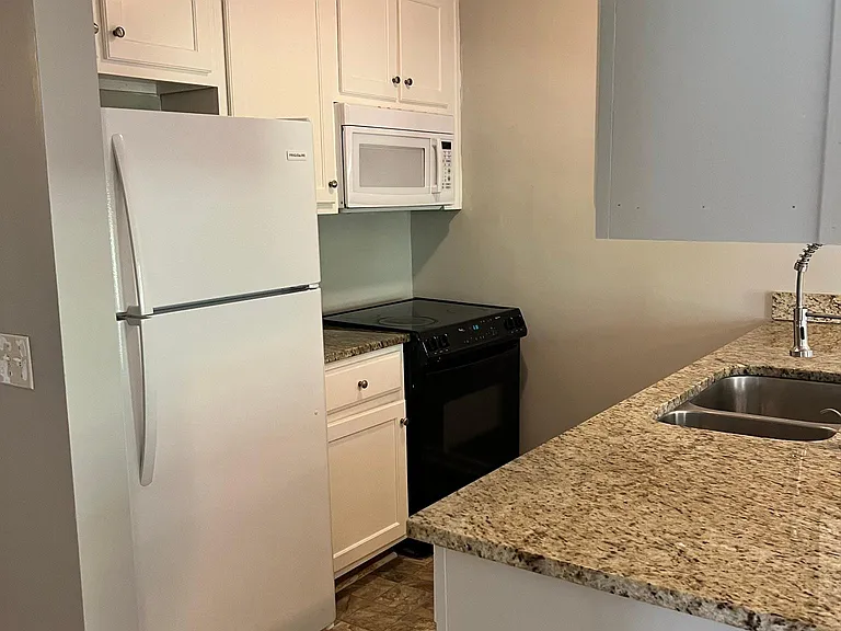 246 Lawrence St #A — Photo 8