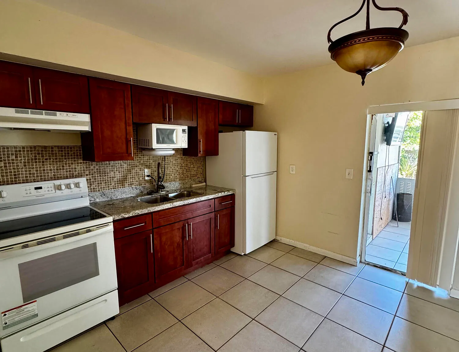 2 bed, 2.0 bath, 1184 sqft, $2,450 — Photo 3