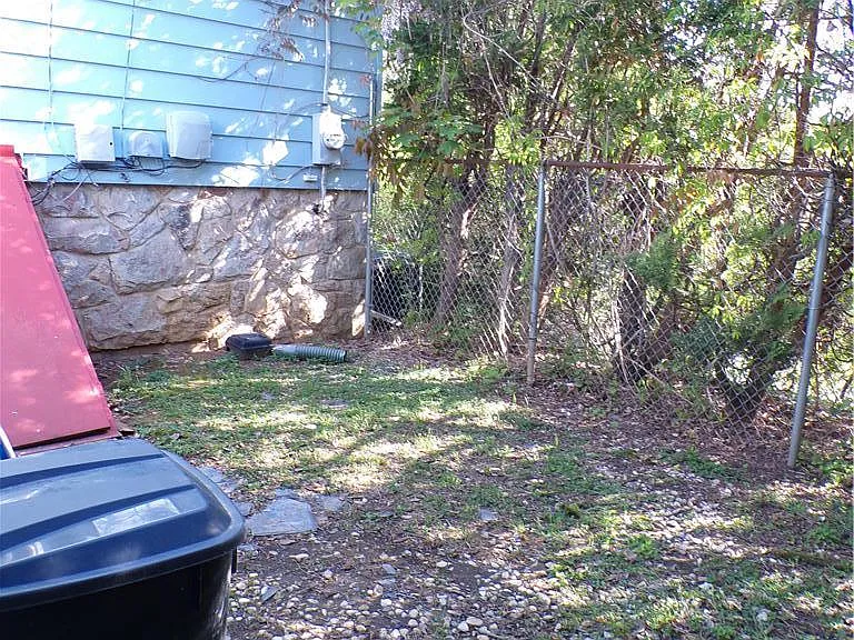2440 W Livingston St — Photo 37