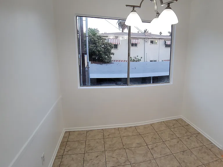 332 N Isabel St #7 — Photo 11