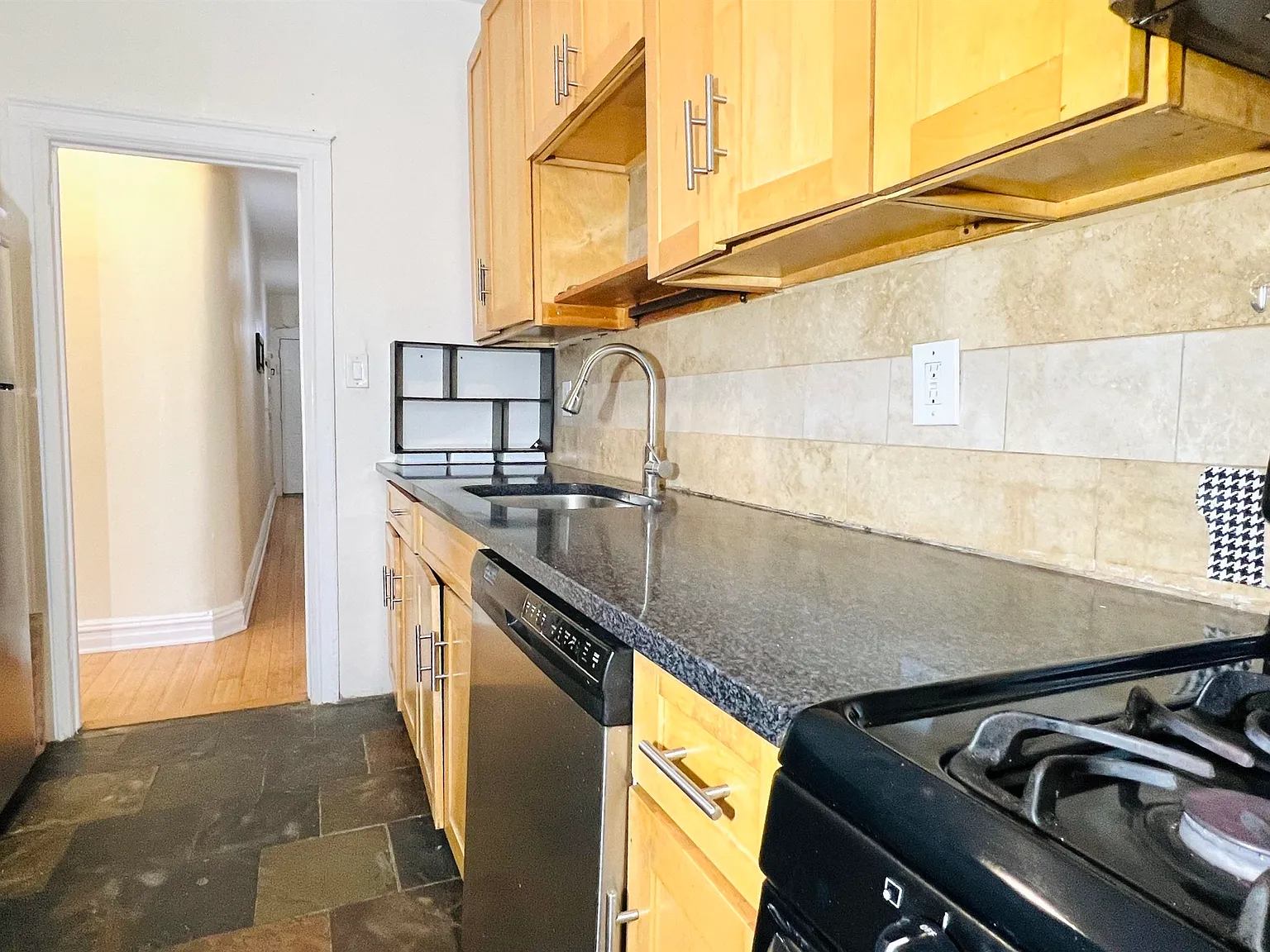 118 Corbin Ave — Photo 1