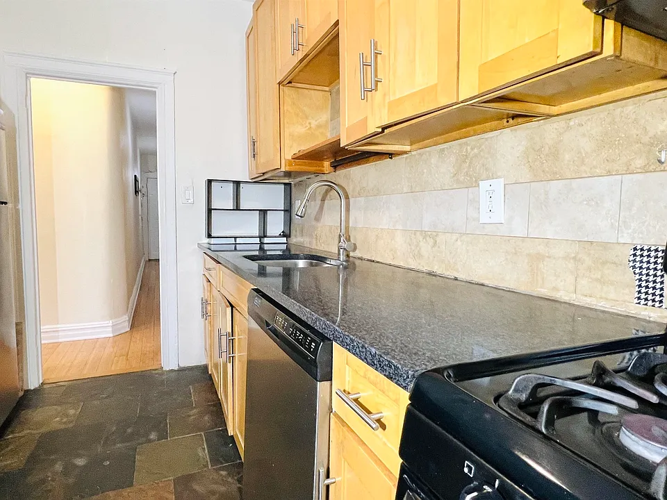 118 Corbin Ave #302