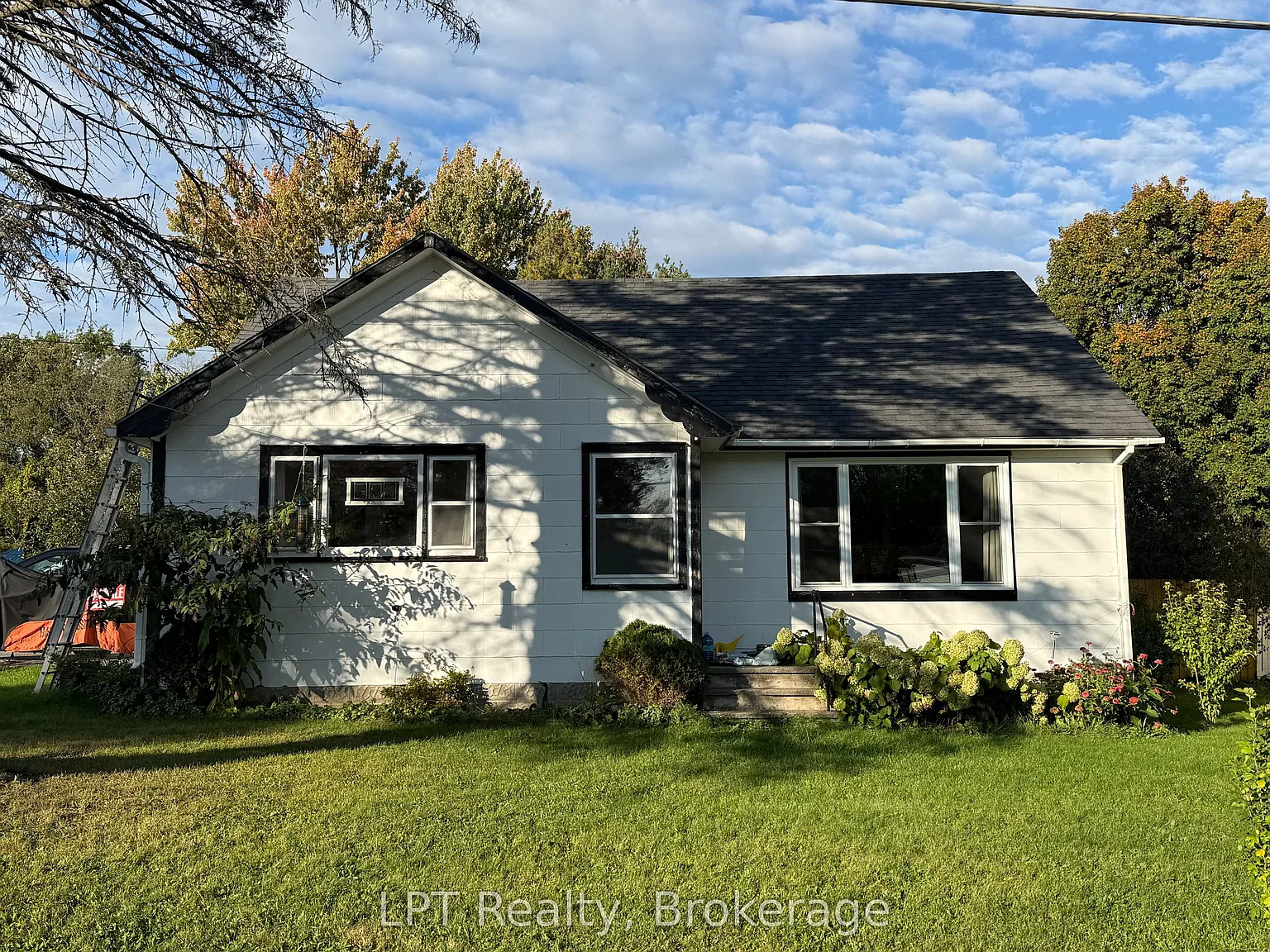 3 bed, $2,200 — Photo 1