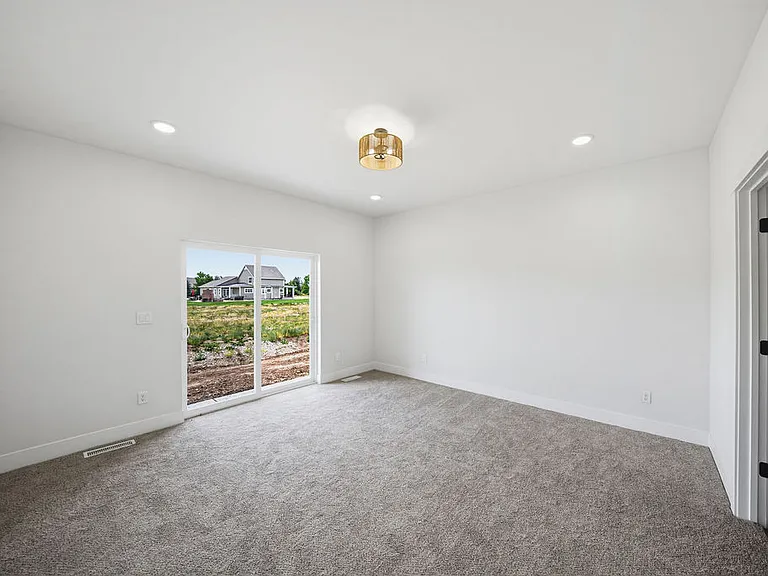435 E River Ln — Photo 17