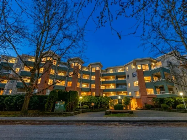 128 W 8th St #311, North Vancouver, BC V7M 3M1