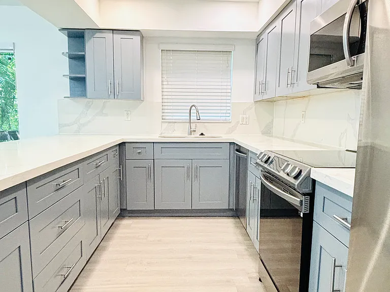 1250 SW 72nd Ave — Photo 9