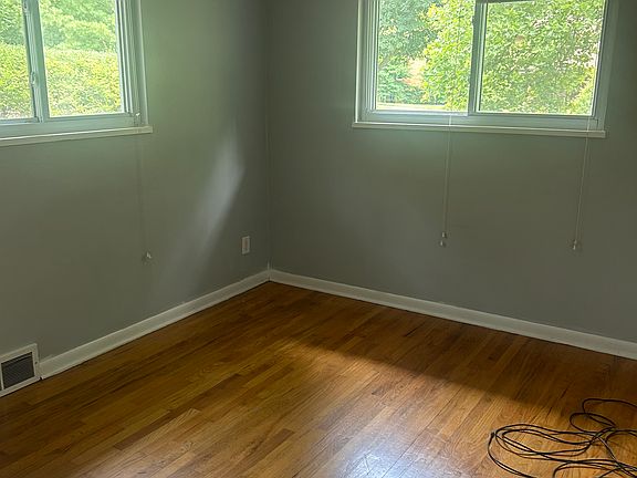 5th image of 717 Newport Pl #1