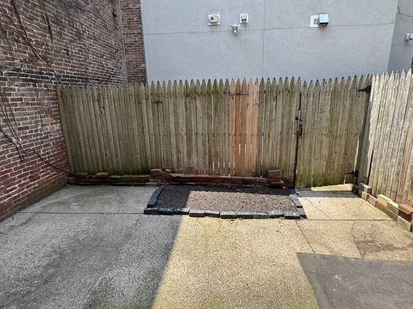 420 S 15th St APT 1R, Philadelphia, PA 19146