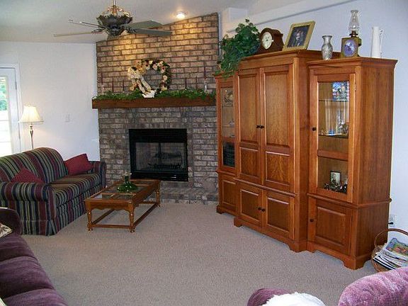 Family Room w/Fireplace